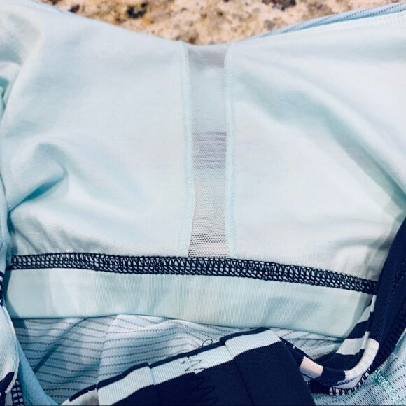 Lululemon Rest Less Blue Tank Top Athletic w/ Built In Bra Size 4 - Picture 7 of 9
